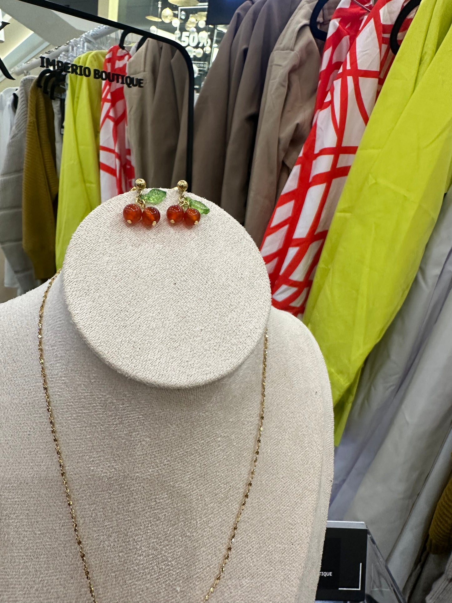 Earing Cherry Red