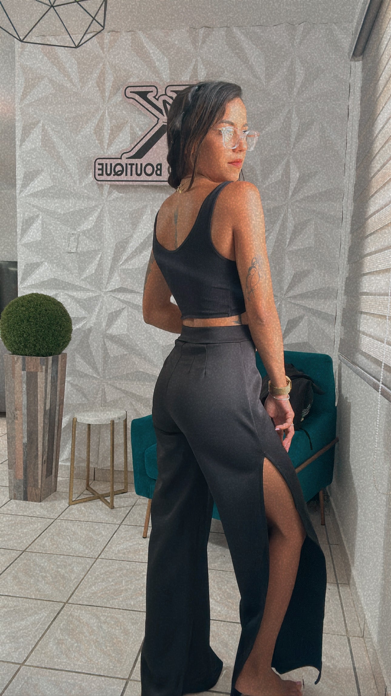 Bottom Black